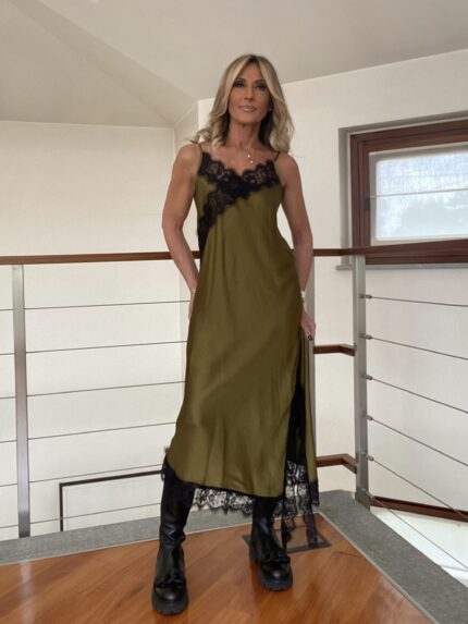 Abito Asimmetrico con Bordi in Pizzo